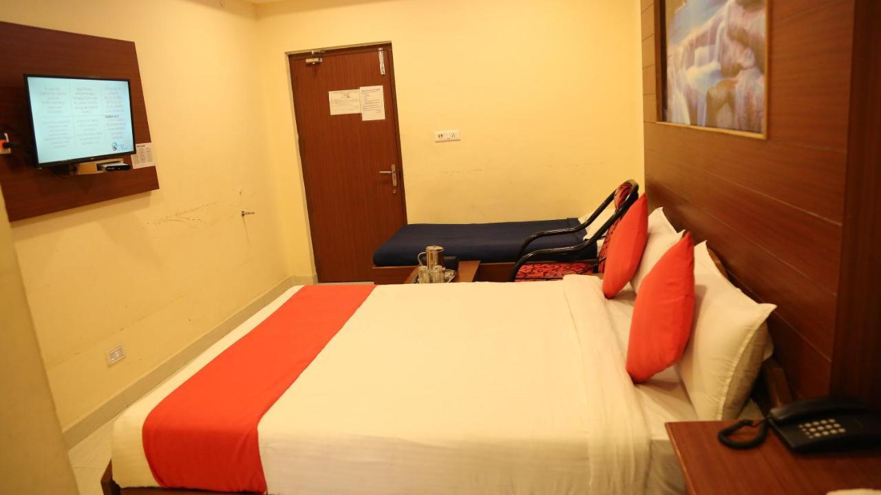 Kumaran Millenium Residency Hotel Vellore Bagian luar foto